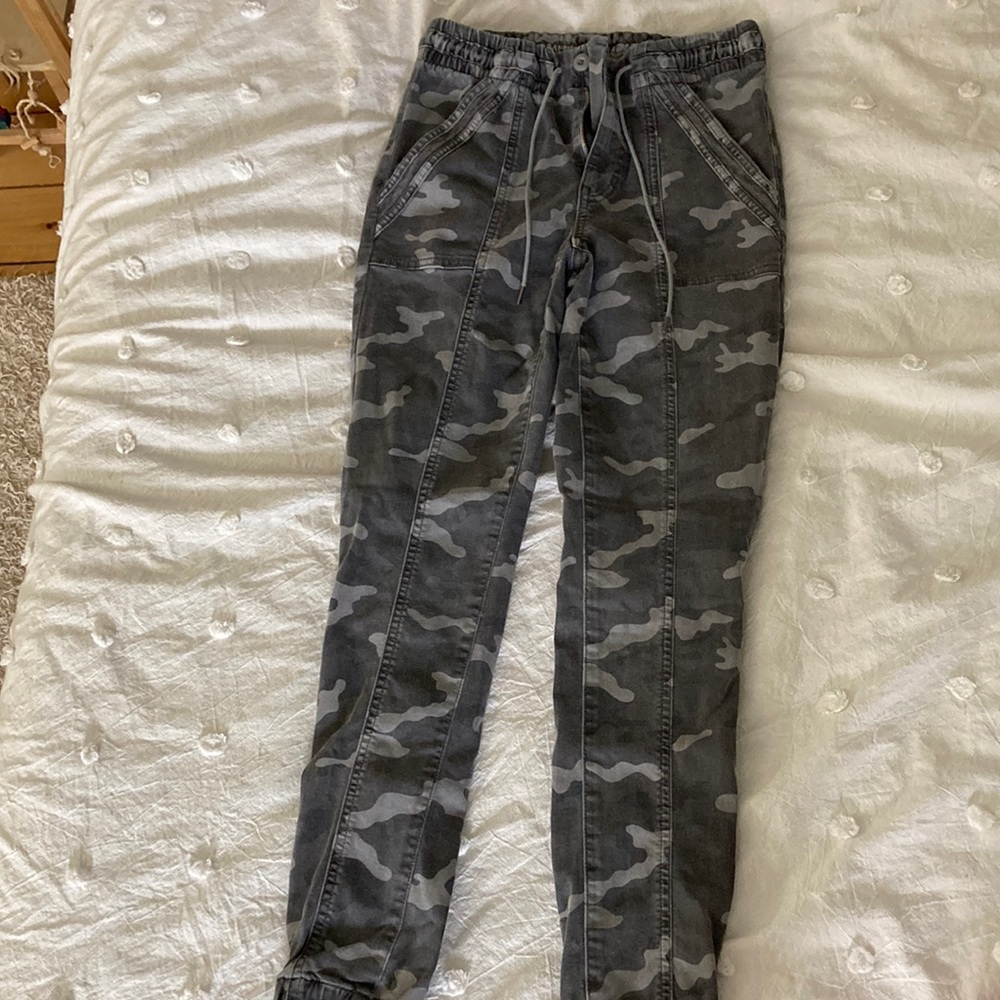 American eagle Camo jeans